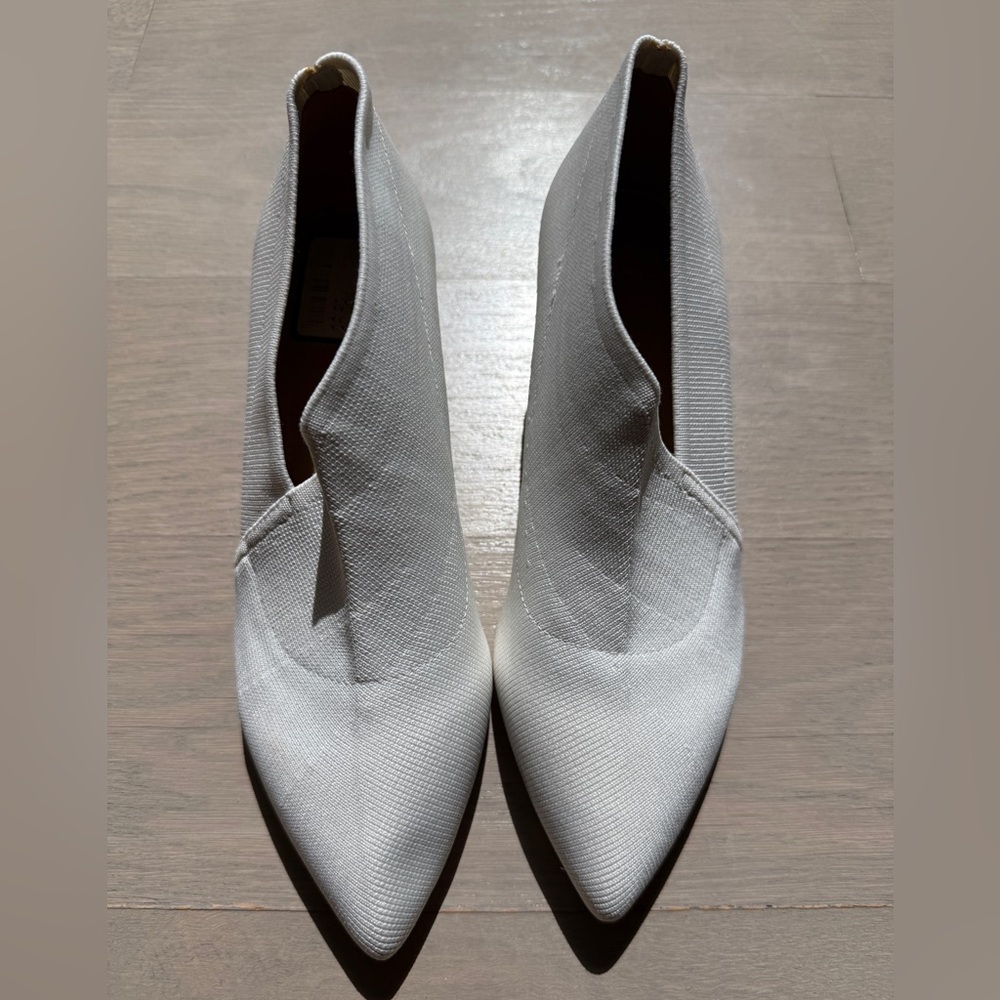 White Minimalist Heels with Slim Design